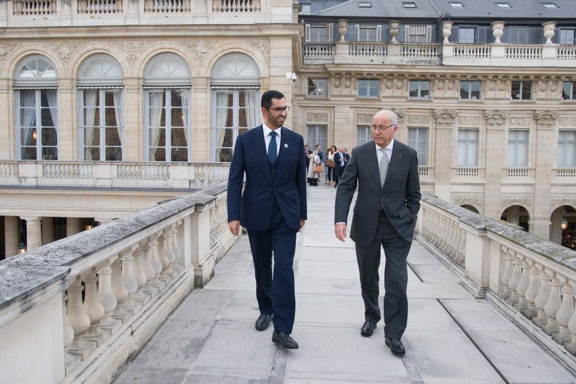 El presidente emiratí de la Cop28 (izquierda) durante una visita esta semana a París. (WAM)