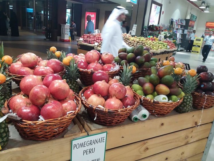 Fruta peruana en un supermercado de EAU. (EL CORREO)