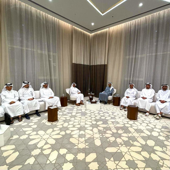Las delegaciones de Emiratos y Qatar en Abu Dhabi. (WAM)