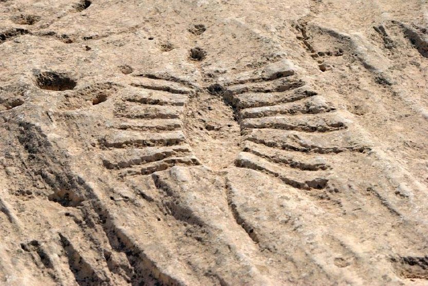 Los símbolos en Al Jassasiya en el desierto Qatar. (Twitter)