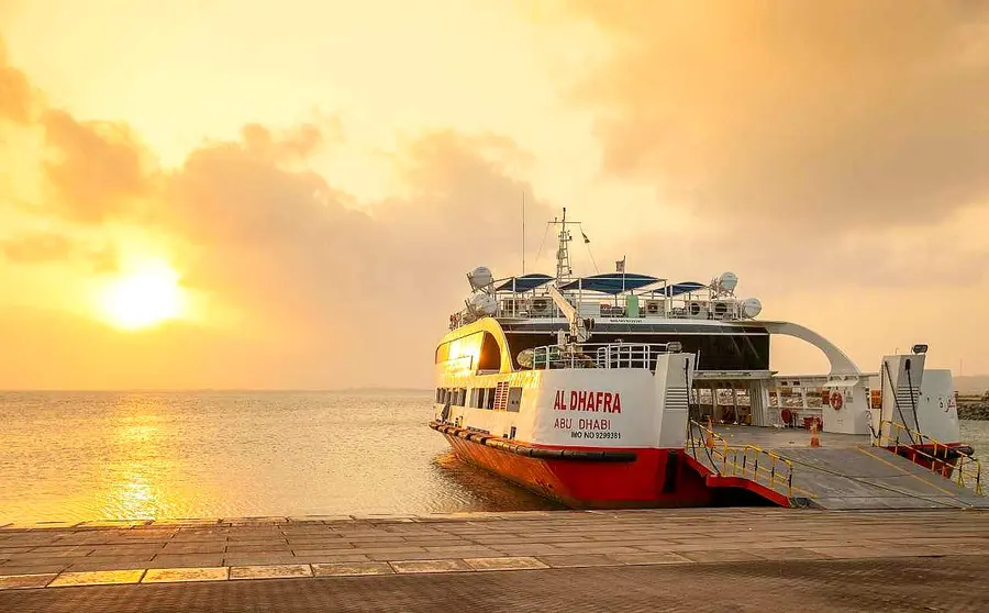 Ferry Al Dhafra (1)