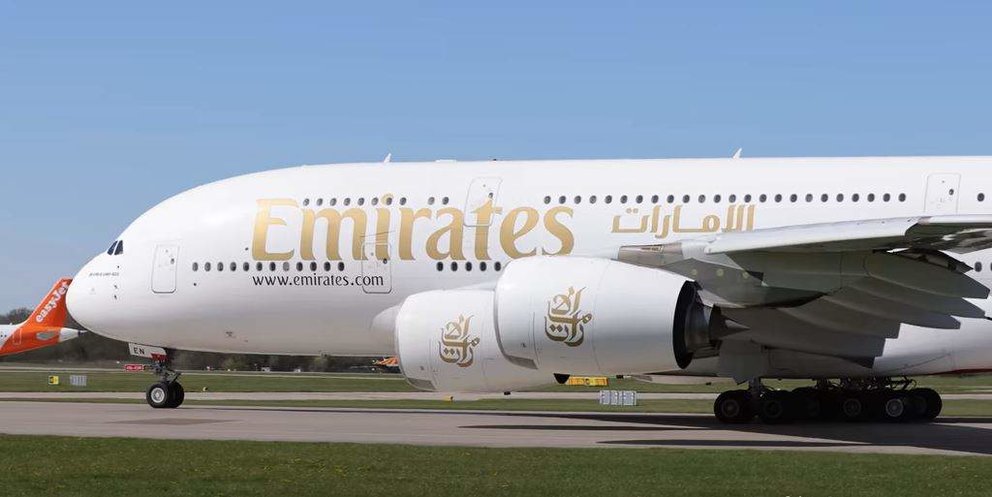 Captura de pantalla del Airbus 380 de Emirates en el aeropuerto de Manchester. (Topfelya)