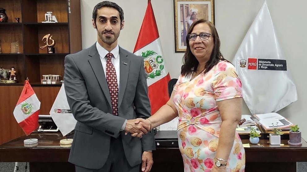 El embajador de Emiratos Árabes Unidos (EAU) en la República del Perú, Mohammed Abdullah Al Shamsi, se reunió con la ministra de Desarrollo Agrícola y Riego, Nelly Paredes del Castillo, en la sede de la autoridad en la capital Lima.