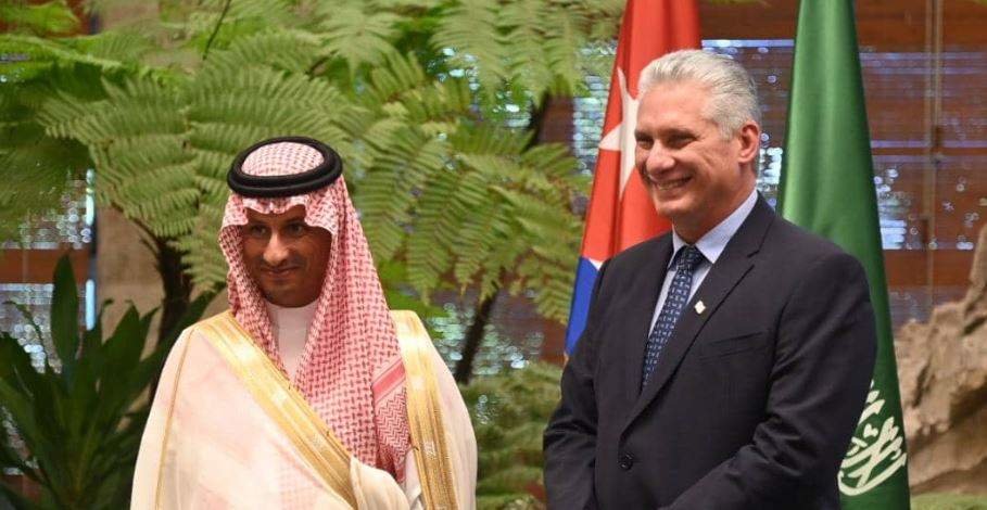 El presidente de Cuba junto al ministro de Turismo saudí. (Twitter)