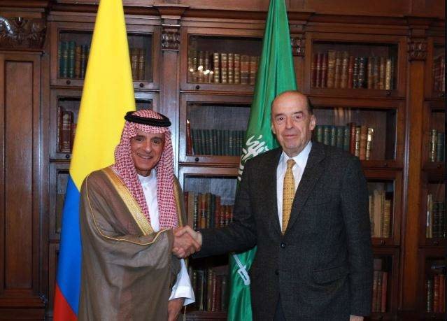 Los ministros de Exteriores de Arabia Saudita y Colombia en Bogotá. (Twitter)