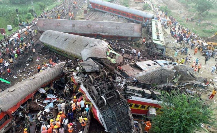 Una imagen del accidente de trenes en la India. (Fuente externa)