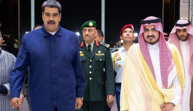Nicola Maduro tras aterrizar en Jeddah. (SPA)