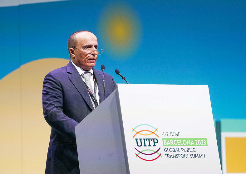 Intervención del director general y presidente del Consejo de Administración de la RTA, Mattar Al Tayer, durante la sesión inaugural de la 64.ª Cumbre Mundial de Transporte Público de la Unión Internacional de Transporte Público, celebrada en Barcelona. (WAM)