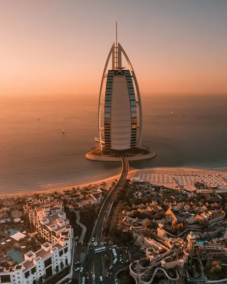 Una imagen del Burj Al Arab en Dubai. (Twitter)