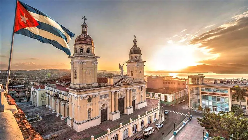 Espectacular crepúsculo en Santiago de Cuba. (Prensa Latina)