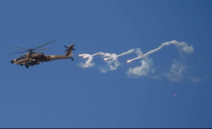 Ataque de helicópteros israelíes sobre Jenin. (Twitter)
