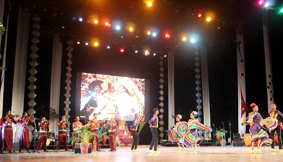 Gala dedicada a México en el 42 del Festival del Caribe que se celebra en Santiago de Cuba. (Sergio Martínez Martínez)