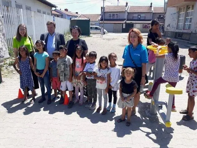 Niños en Kosovo. (Twitter)