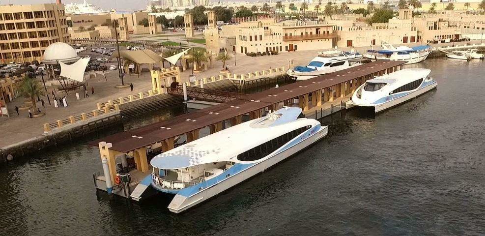 Los barcos que realizan el viaje entre los emiratos de Dubai y Sharjah. (RTA)
