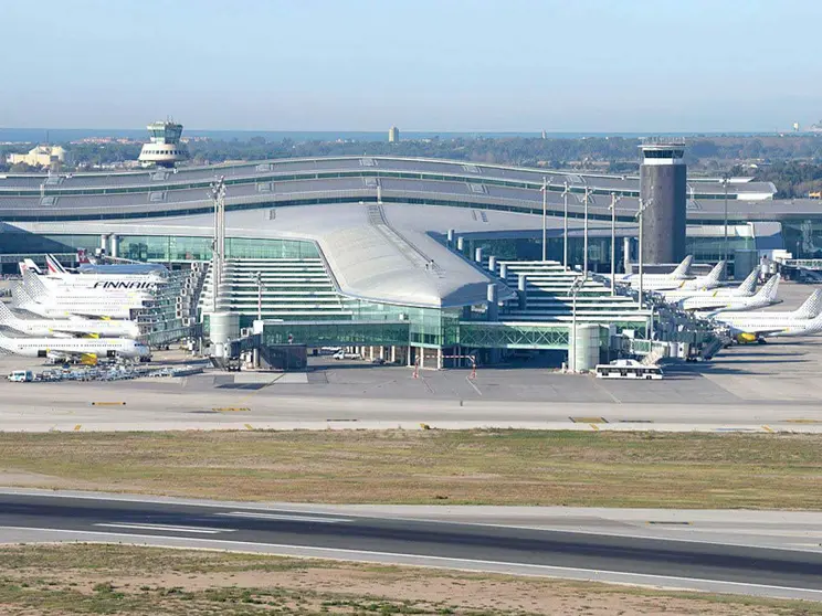 El aeropuerto El Prat en Barcelona. (Twitter)