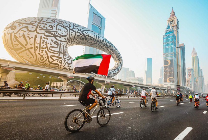 Carrera ciclista por el centro de la ciudad en una edición del Dubai Fitness Challenge. (WAM)