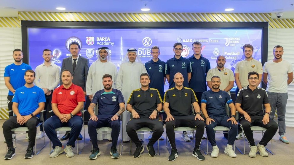 Representantes de las academias de fútbol europeas en Dubai. (WAM)