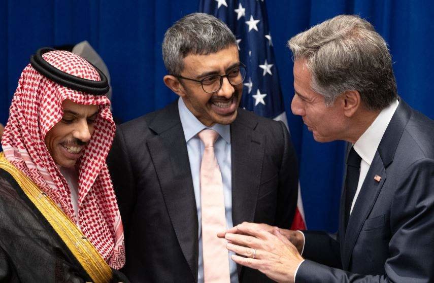 De izquierda a derecha, los cancilleres de EEUU, EAU y Arabia Saudita en Naciones Unidas este martes. (Tiwtter)