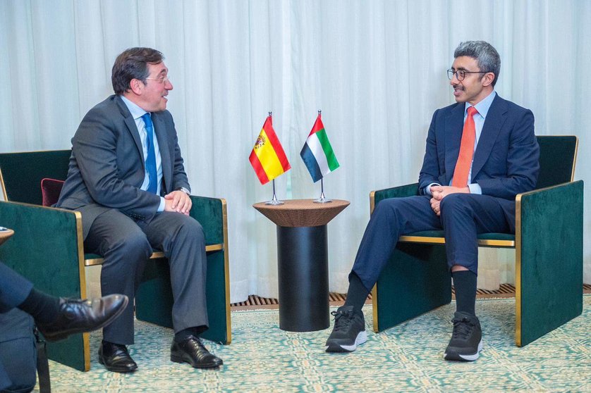 Los ministros de Exteriores de Emiratos (izquierda) y España durante la reunión en la ONU. (Twitter)