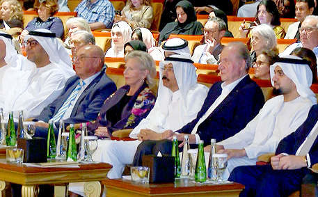 El rey Juan Carlos I, entre los asistentes al concierto en el Emirates Palace de Abu Dhabi. (WAM)