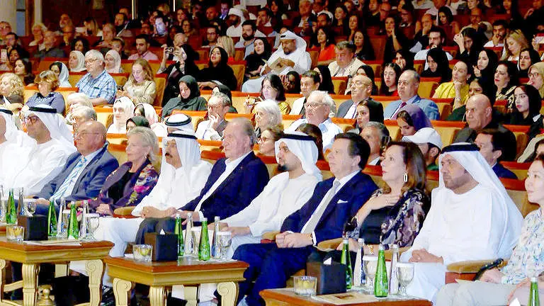 El rey Juan Carlos I, entre los asistentes al concierto en el Emirates Palace de Abu Dhabi. (WAM)