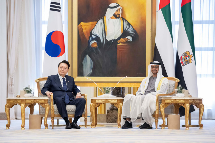 Los presidentes de Eemiratos y Corea del Sur en Abu Dhabi este año, (WAM)