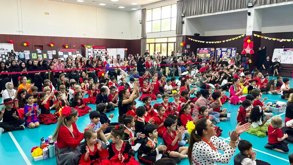 The Spanish School of Abu Dhabi ofreció un ambiente de excepción con motivo del Día de la Hispanidad. (@embEspEAU)