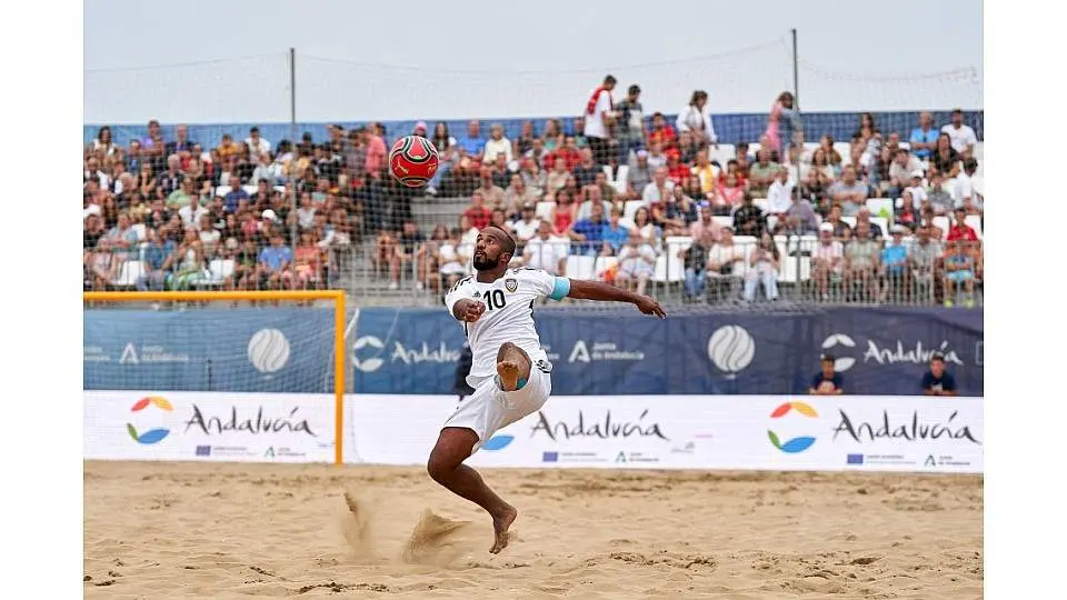 Un jugador emiratí en el partido ante España del Mundialito. (Fuente externa)