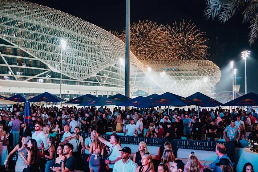 Fuegos artificiales en Yas Island tras el Gran Premio de F1. (Cedida)