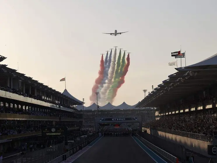 El vuelo de Etihad sobre el circuito de Yas Marina. (WAM)