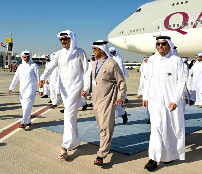 El enir de Qatar llega a Dubai. (WAM)