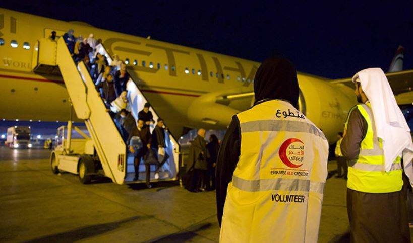 Los menores palestinos aterrizan en Abu Dhabi. (WAM)