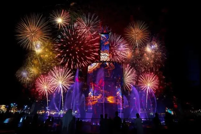 Fuegos artificiales en Abu Dhabi. (WAM)