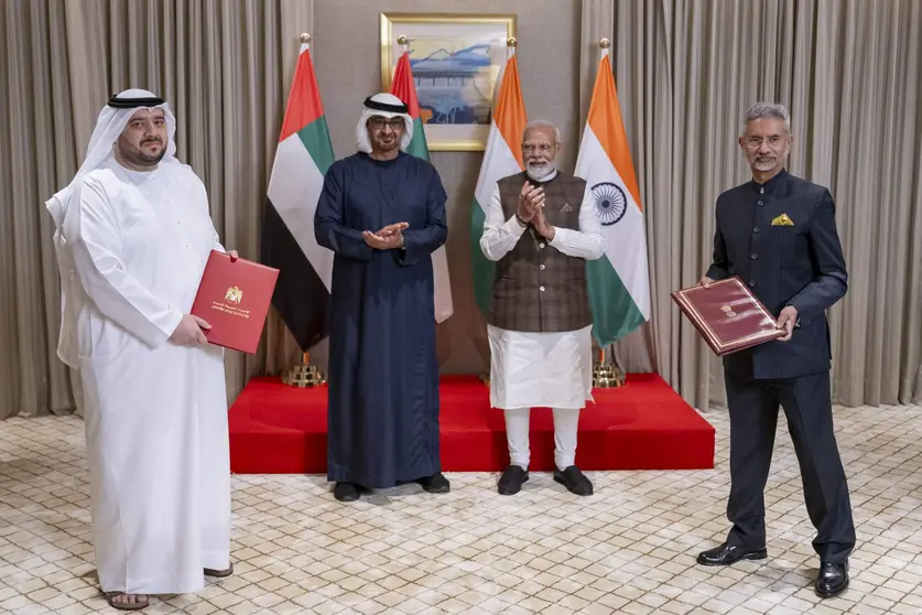 Un momento de la visita del presidente de Emiratos a la ciudad india de Gujarat. (WAM)