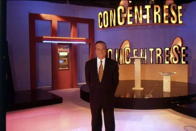 Julio E. Sánchez Vanegas en el programa Concéntrese.