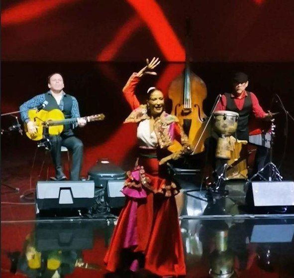 En el centro de la imagen Raquel Reina con Germán Cova (izquierda) y Gilberto Moncada. (Cedida)