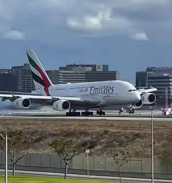 Captura de pantalla del avión de Emirates.