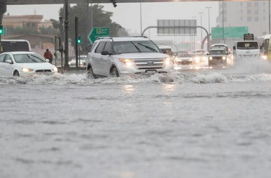 Inundaciones por la lluvia en Dubai. (Twitter)