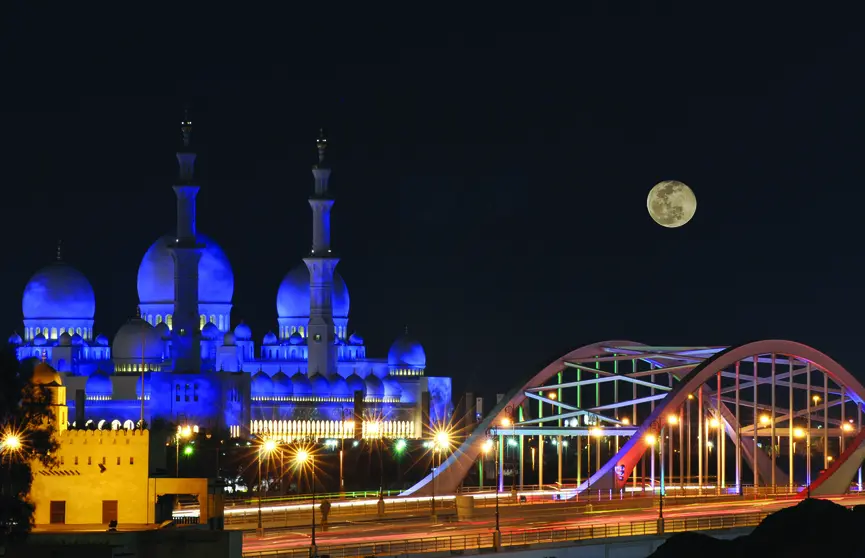 Una imagen de la Gran Mezquita Sheikh Zayed en Abu Dhabi. (WAM)