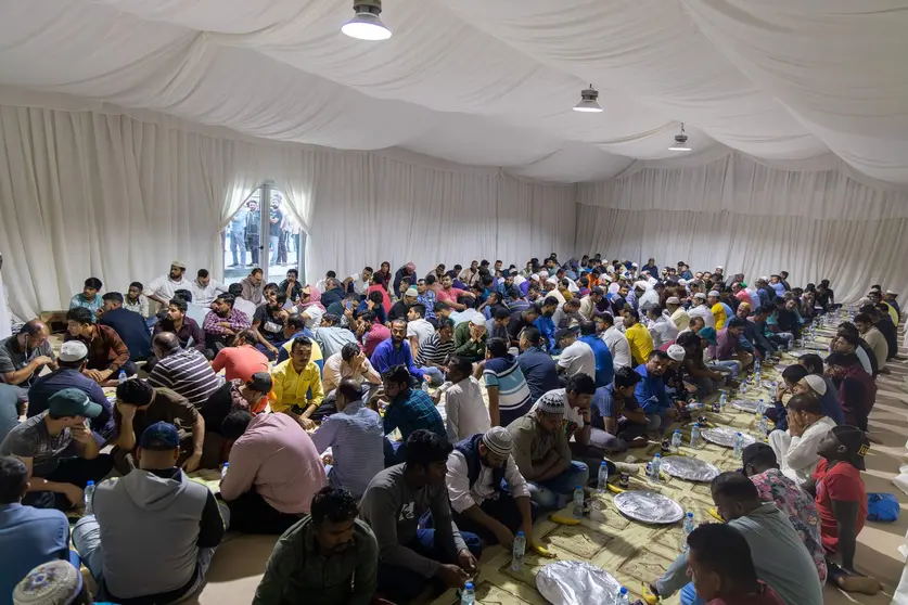 Una de las carpas para el iftar instaladas en Emiratos. (WAM)