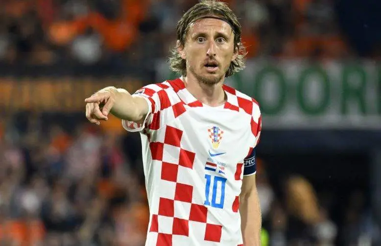 Luca Modric en un partido con la Selección de Fútbol de Croacia. (Twitter)