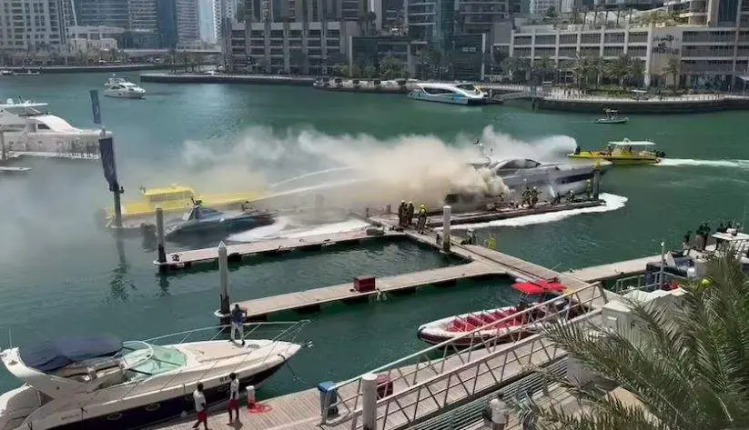 Una imagen del fuego en el yate. (Fuente externa)