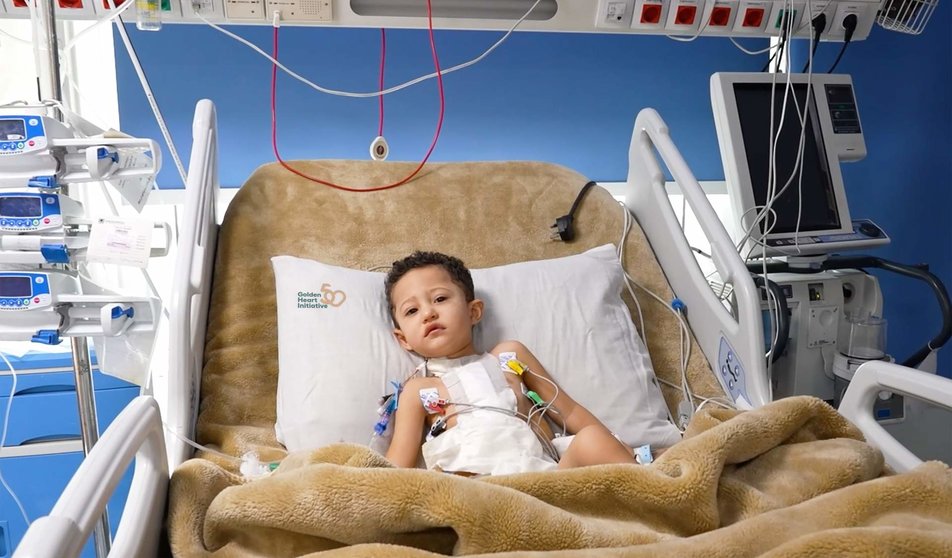 Un niño enfermo tratado por la iniciativa de Abu Dhabi. (WAM)
