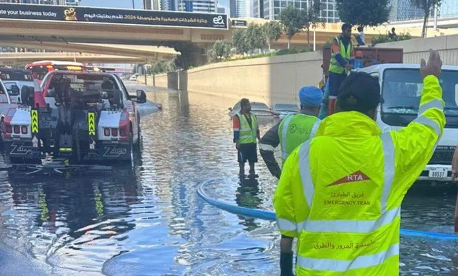 Carretera inundada en Dubai. (RTA)