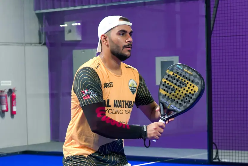 Jugador en la pista de Amigos Padel Club. (Cedida)