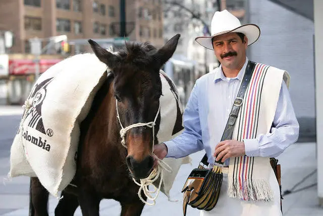 Carlos Casteñada, un Juan Valdez que ha llevado son sobresaliente solvencia el nombre del Café de Colombia por todos los rincones del mundo.