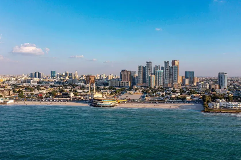 Una imagen del emirato de Ajman desde la costa. (WAM)