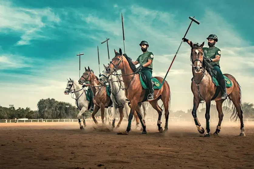 Una imagen de WAM de la Policía de Dubai de Tent Pegging.