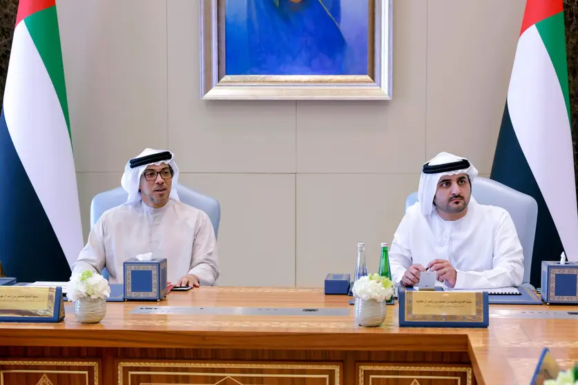 El jeque Mansour bin Zayed Al Nahyan a la izquierda y el jeque Maktoum bin Mohammed bin Rashid Al Maktoum. (Dubai Media Office)