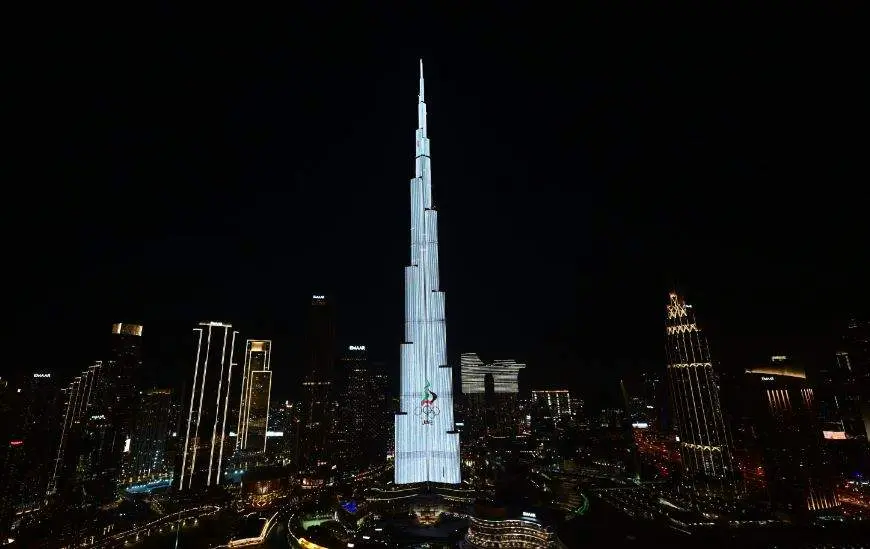El Burj Khalifa, iluminado con la bandera olímpica. (Dubai Media Office)